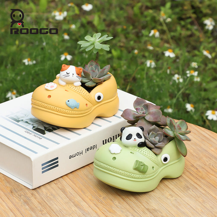 Beram Crocs Shape Animal Flower Pot Set Pink Bunny and Green Panda Polyresin Cute Succulent Planters with Drainage Hole Indoor Outdoor Decorative Flower Pots Home Office Desk Decor Pen Pencil Holder Gift