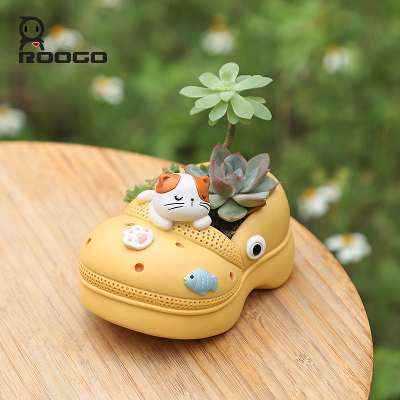 Beram Crocs Shape Animal Flower Pot Set Pink Bunny and Green Panda Polyresin Cute Succulent Planters with Drainage Hole Indoor Outdoor Decorative Flower Pots Home Office Desk Decor Pen Pencil Holder Gift