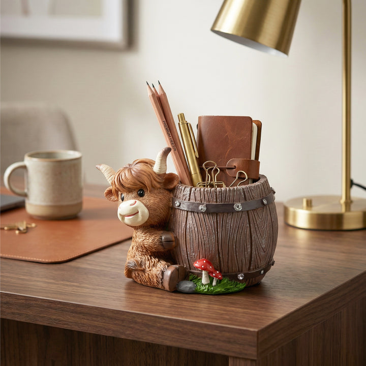 Scottish Highland Candle Cow-Barrel Flower Pot Polyresin Cute Cow Succulent Planter Decorative Mini Barrel Vase Indoor Outdoor Garden Desk Home Office Decor Pen Pencil Holder Propagator Kit