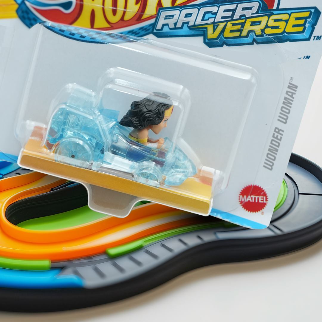 Mattel Hot Wheels RacerVerse Wonder Woman Die-Cast Car – DC Super Hero Collectible for Kids 3+ | Inspired by the Iconic Invisible Jet | Compatible with Hot Wheels Tracks | Detailed Styling & Durable Build | Great Gift for DC Fans & Collectors