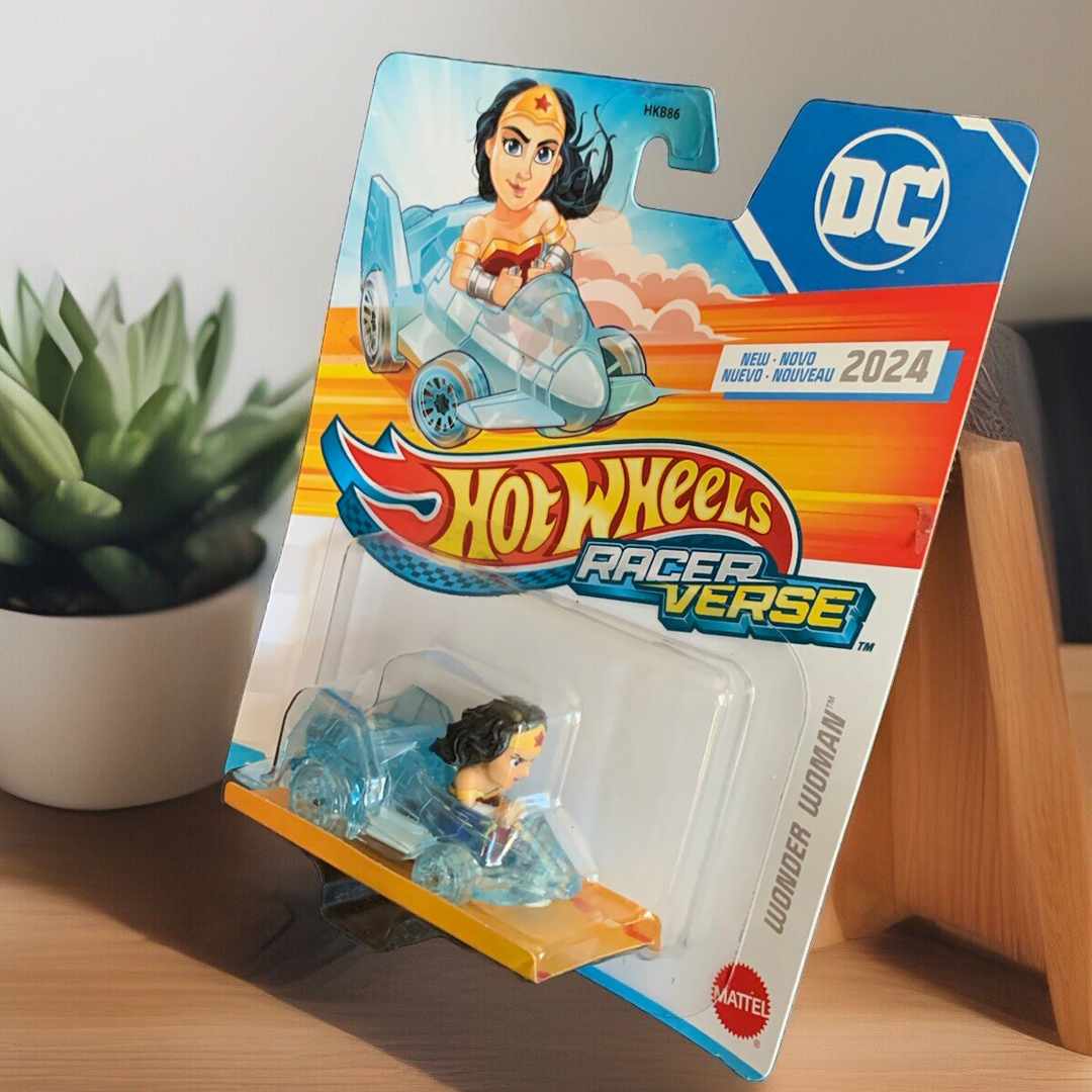 Mattel Hot Wheels RacerVerse Wonder Woman Die-Cast Car – DC Super Hero Collectible for Kids 3+ | Inspired by the Iconic Invisible Jet | Compatible with Hot Wheels Tracks | Detailed Styling & Durable Build | Great Gift for DC Fans & Collectors
