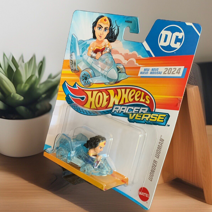 Mattel Hot Wheels RacerVerse Wonder Woman Die-Cast Car – DC Super Hero Collectible for Kids 3+ | Inspired by the Iconic Invisible Jet | Compatible with Hot Wheels Tracks | Detailed Styling & Durable Build | Great Gift for DC Fans & Collectors