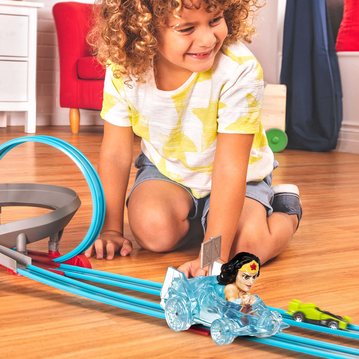 Mattel Hot Wheels RacerVerse Wonder Woman Die-Cast Car – DC Super Hero Collectible for Kids 3+ | Inspired by the Iconic Invisible Jet | Compatible with Hot Wheels Tracks | Detailed Styling & Durable Build | Great Gift for DC Fans & Collectors